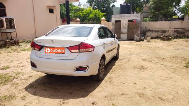 https://images10.gaadi.com/usedcar_image/3628260/original/processed_6ebdbfd5-c7e9-495d-9dcd-183f994733f9.jpg?imwidth=6401