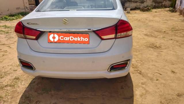 https://images10.gaadi.com/usedcar_image/3628260/original/processed_8f01b173-57fd-48a4-b960-7da6062992e9.jpg?imwidth=6402