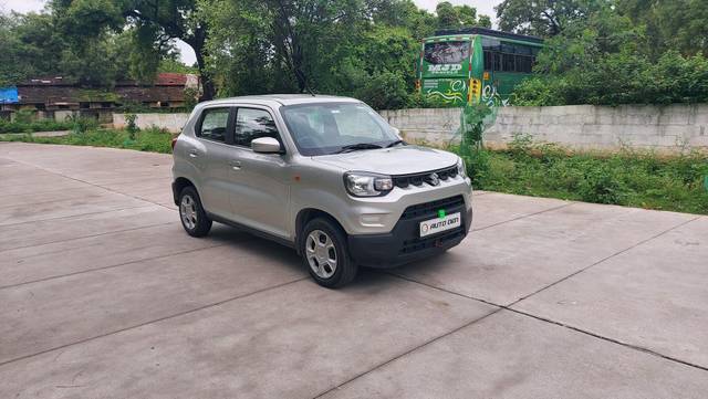 https://images10.gaadi.com/usedcar_image/3628348/original/processed_img2894900__used_car_2894900_1697638944.jpg?imwidth=6400