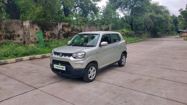 https://images10.gaadi.com/usedcar_image/3628348/original/processed_img2894900__used_car_2894900_1697638946.jpg?imwidth=6402