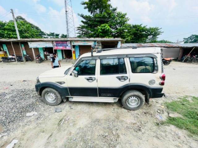 https://images10.gaadi.com/usedcar_image/3628455/original/processed_20d6a825-9f34-4b86-b7d1-67e1014078da.jpeg?imwidth=6402