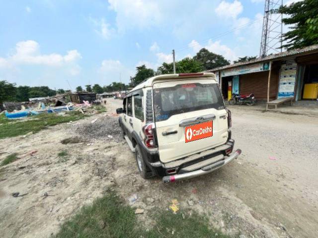 https://images10.gaadi.com/usedcar_image/3628455/original/processed_d4b383ae-042a-49c6-8b42-56d56827f6a6.jpeg?imwidth=6401