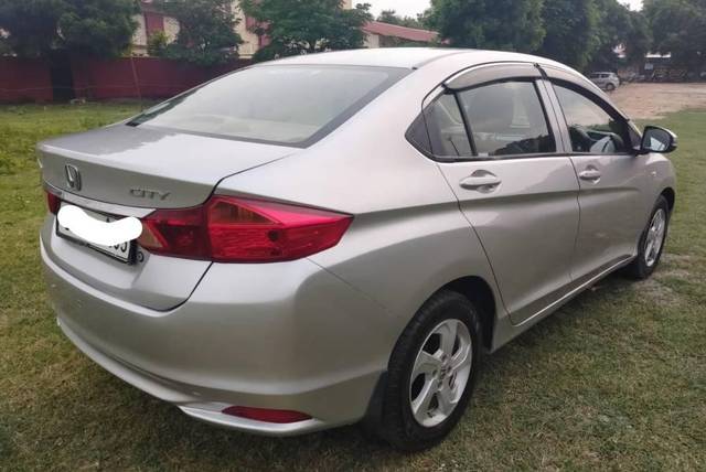 https://images10.gaadi.com/usedcar_image/3628497/original/processed_76afc03a-c561-4767-aa11-dc18e4a464c7.jpg?imwidth=6402