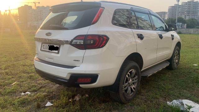 https://images10.gaadi.com/usedcar_image/3628527/original/processed_d348495d-137a-4547-a154-875d972a9fce.jpeg?imwidth=6402