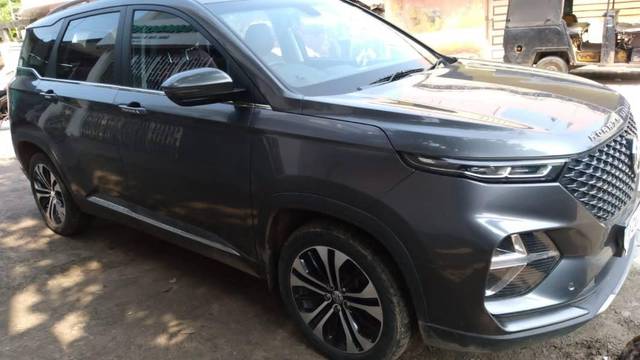 https://images10.gaadi.com/usedcar_image/3628601/original/processed_93df9ec3-d1c4-481d-8242-eac33fe81ae5.jpg?imwidth=6400