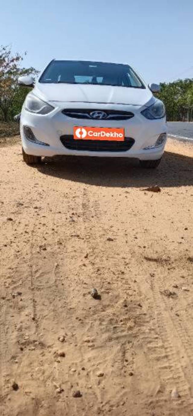 https://images10.gaadi.com/usedcar_image/3628712/original/processed_a94205c0-3440-4e13-840b-4765dc3ab93f.jpg?imwidth=6401