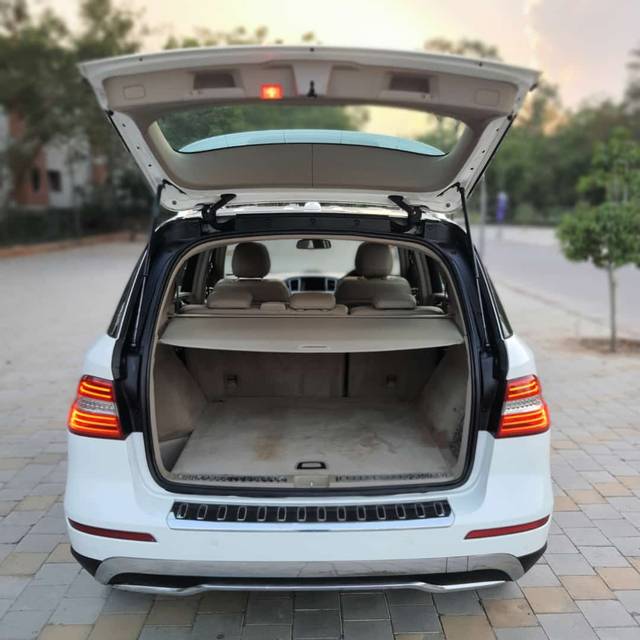 https://images10.gaadi.com/usedcar_image/3628817/original/img2894995__used_car_2894995_1697689160.jpg?imwidth=6402
