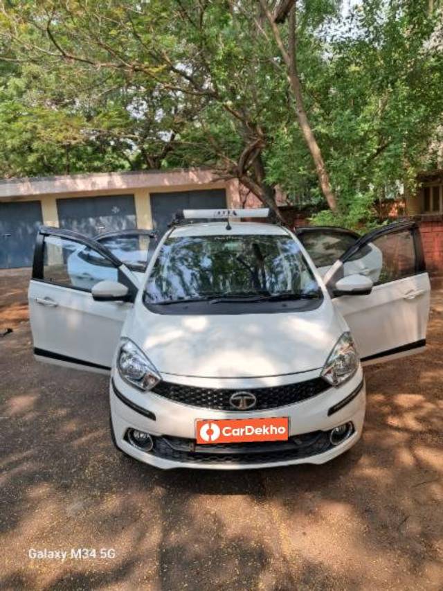 https://images10.gaadi.com/usedcar_image/3628877/original/processed_96aaffc7-88d0-404a-8e0a-4802d46bc848.jpg?imwidth=6402
