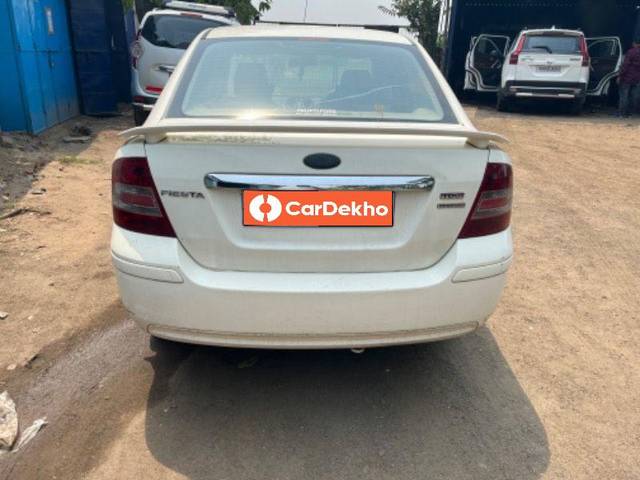 https://images10.gaadi.com/usedcar_image/3628884/original/processed_c63fbb6a-36b3-4b6e-abc5-8f17fbf9ce32.jpeg?imwidth=6402