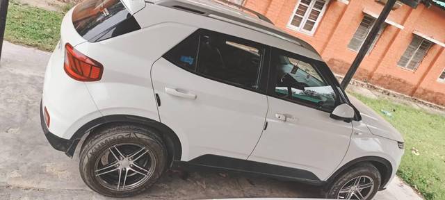 https://images10.gaadi.com/usedcar_image/3628962/original/processed_4e3b0b18-41d6-4401-a727-57a58e64dae2.jpg?imwidth=6401
