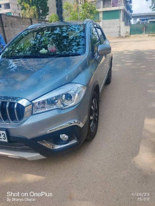 https://images10.gaadi.com/usedcar_image/3629029/original/processed_d766ea52-5fd4-43d6-8927-bdd9e44842f2.jpg?imwidth=6402