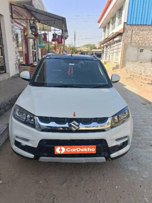 https://images10.gaadi.com/usedcar_image/3629120/original/processed_11b93677-561f-4cae-947d-b6bbc56f6bd2.jpg?imwidth=6400