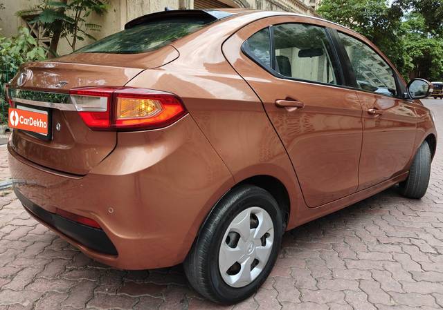 https://images10.gaadi.com/usedcar_image/3629182/original/processed_img2895197__used_car_2895197_1697700377.jpg?imwidth=6402