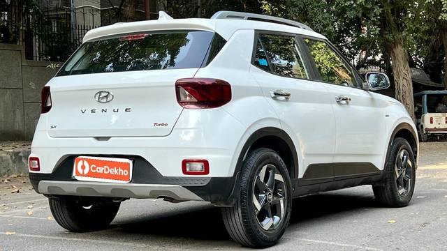 https://images10.gaadi.com/usedcar_image/3629244/original/processed_img2895239__used_car_2895239_1697701522.jpg?imwidth=6402