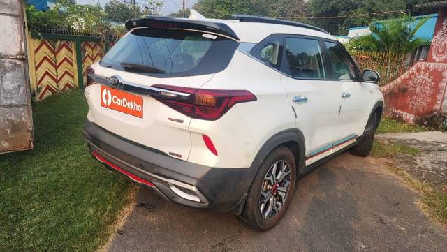 https://images10.gaadi.com/usedcar_image/3629302/original/processed_62cd30e8-b24f-46cb-8531-8d174159c06b.jpg?imwidth=6402