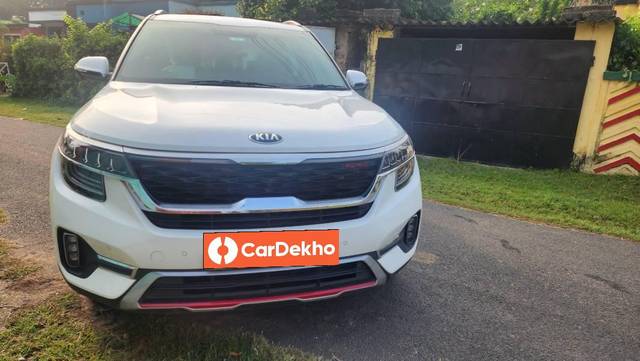 https://images10.gaadi.com/usedcar_image/3629302/original/processed_6fb384c8-2d8d-4fef-b1a4-923fe88cdfc7.jpg?imwidth=6400