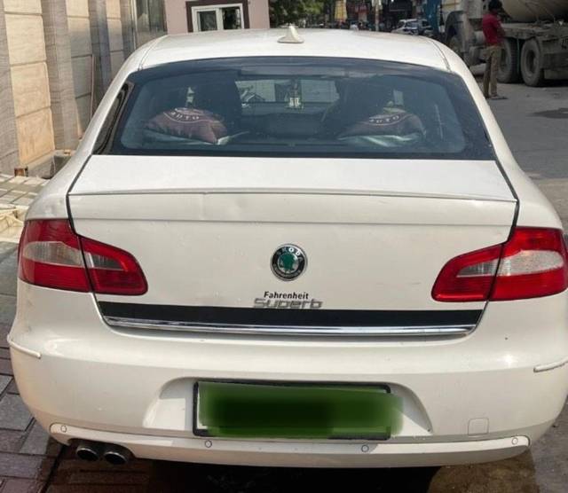 https://images10.gaadi.com/usedcar_image/3629369/original/processed_a9a7d8ce-15ed-40fd-a904-02bc45b76bd1.jpeg?imwidth=6401