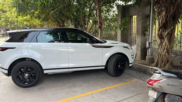 https://images10.gaadi.com/usedcar_image/3629480/original/processed_95b905bb-59d6-47d5-8f72-730f23cccdce.jpeg?imwidth=6402
