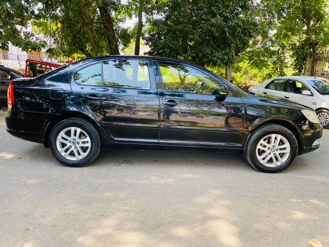https://images10.gaadi.com/usedcar_image/3629532/original/img2895416__usedcar_whatsappimage2023_10_19at121806_1__9301697708963_1697708995.jpeg?imwidth=6401