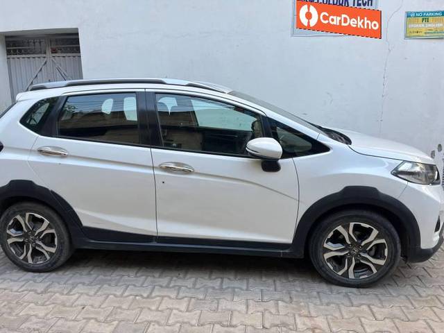 https://images10.gaadi.com/usedcar_image/3629646/original/processed_46b6c563-a1c0-49a3-b8f2-a2c603e5a539.jpg?imwidth=6402