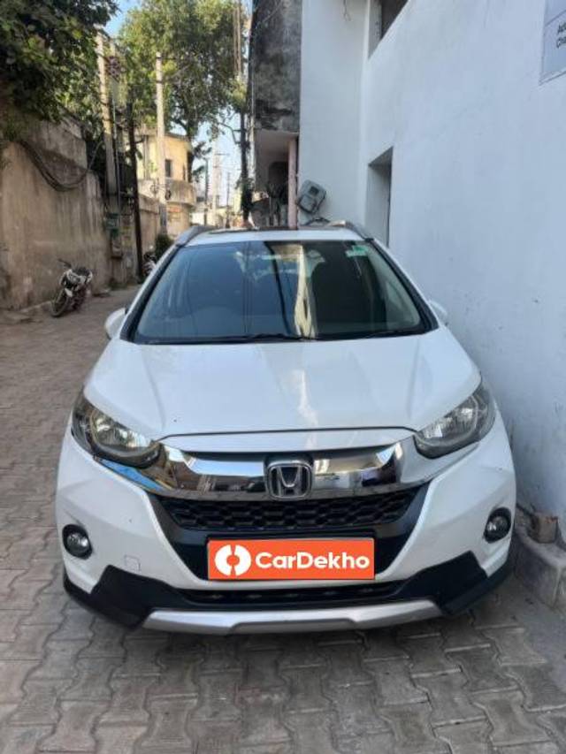 https://images10.gaadi.com/usedcar_image/3629646/original/processed_61f12910-ed8d-461b-bc36-4f8caf3c4ee8.jpg?imwidth=6400