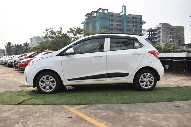 https://images10.gaadi.com/usedcar_image/3629697/original/img2895524__used_car_2895524_1697713769.JPG?imwidth=6402