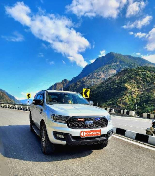 https://images10.gaadi.com/usedcar_image/3629700/original/processed_05aae796-1407-4333-8c2a-93f82bdc21d6.jpg?imwidth=6400