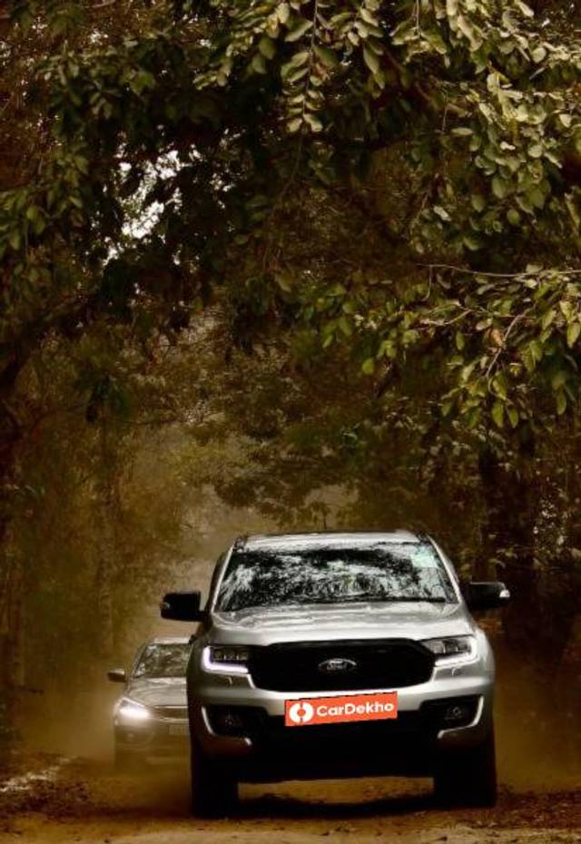 https://images10.gaadi.com/usedcar_image/3629700/original/processed_935be75a-84db-4dd7-920b-eb6a7de42d14.jpg?imwidth=6402