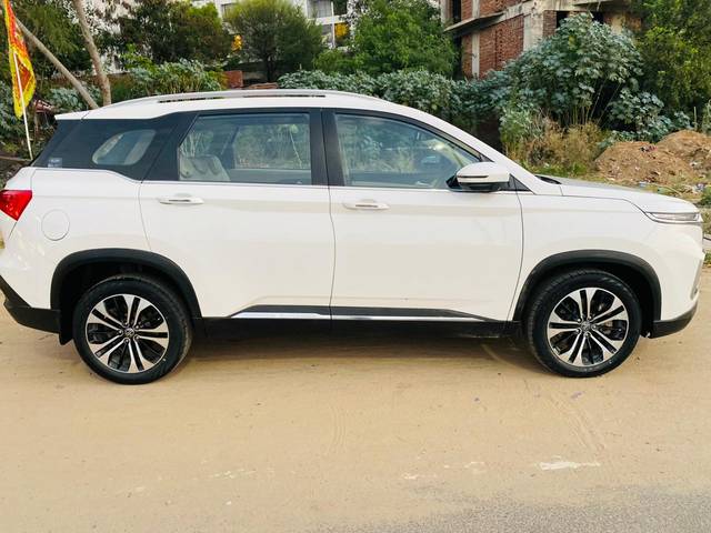 https://images10.gaadi.com/usedcar_image/3629771/original/img2895574__usedcar_4_9301697714595_1697714614.jpg?imwidth=6401