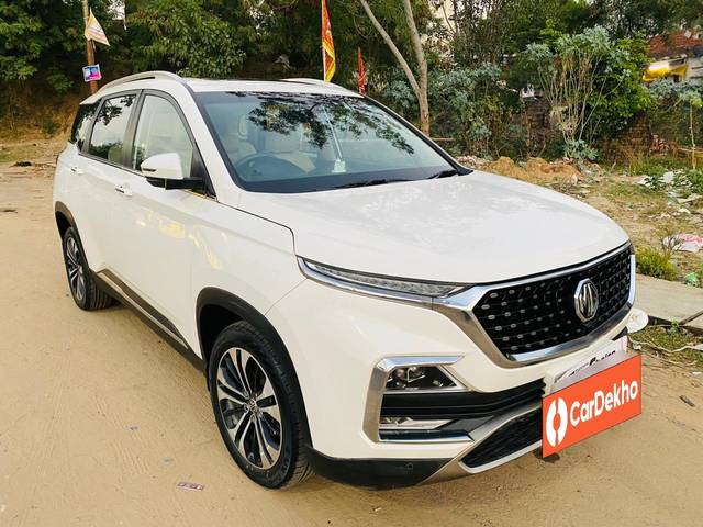 https://images10.gaadi.com/usedcar_image/3629771/original/processed_img2895574__usedcar_2_9301697714595_1697714614.jpg?imwidth=6400