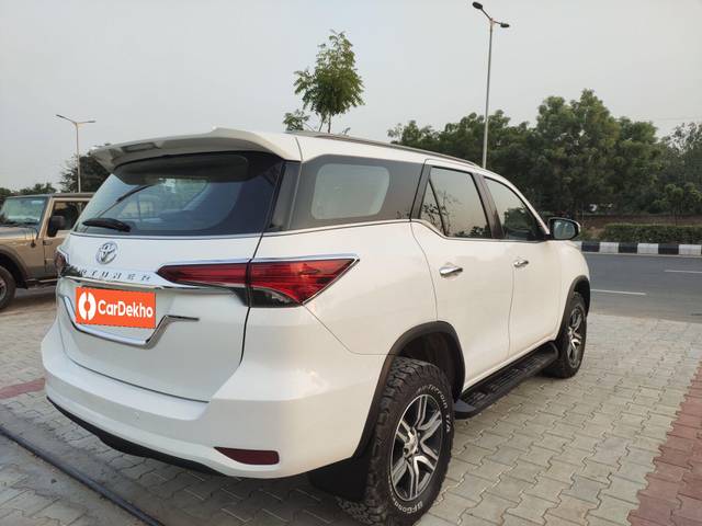 https://images10.gaadi.com/usedcar_image/3629906/original/processed_img2895656__used_car_2895656_1697718443.jpg?imwidth=6401