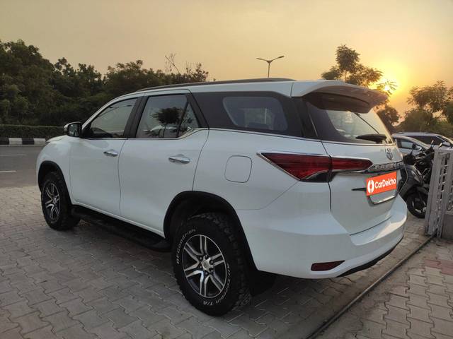https://images10.gaadi.com/usedcar_image/3629906/original/processed_img2895656__used_car_2895656_1697718486.jpg?imwidth=6402