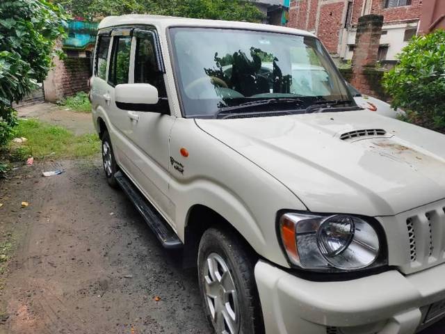 https://images10.gaadi.com/usedcar_image/3629969/original/processed_abe69b19-7260-41d3-8b9c-5b3c5c512506.jpg?imwidth=6400