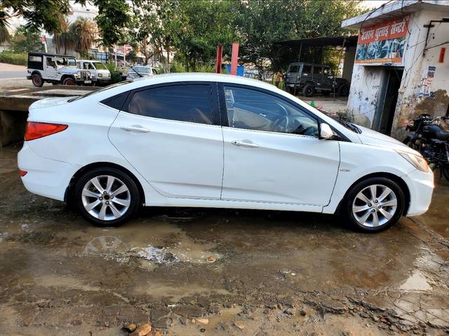 https://images10.gaadi.com/usedcar_image/3630052/original/576887__right_side_view-20230710105536.jpg?imwidth=6400