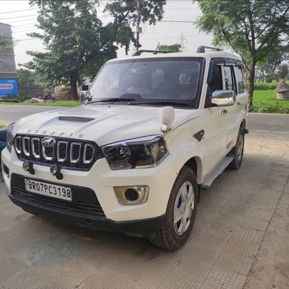 Mahindra Scorpio S5 BSIV Mahindra Scorpio S5 BSIV