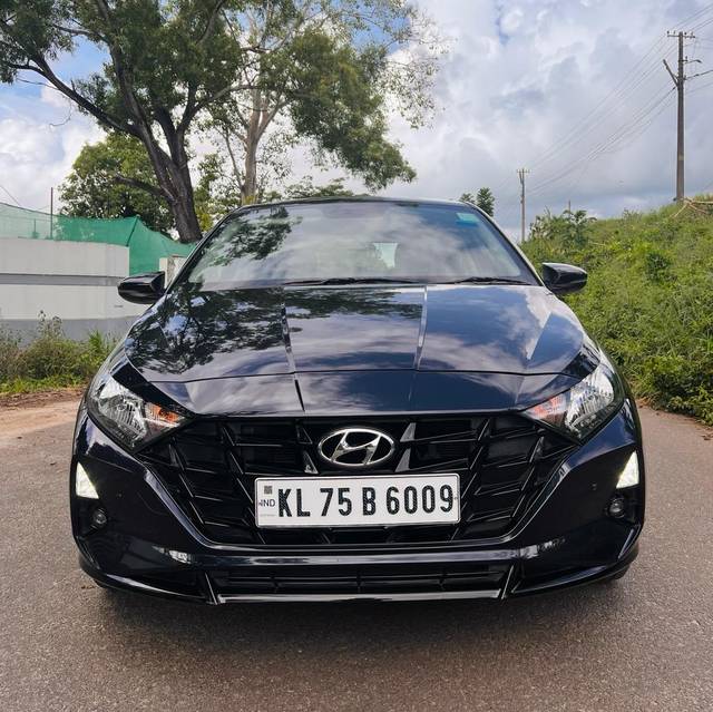https://images10.gaadi.com/usedcar_image/3630116/original/586648__cover_image-20230922155039.jpg?imwidth=6400
