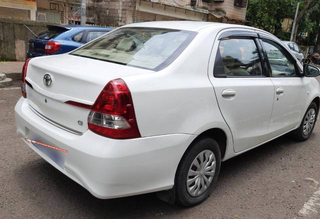 https://images10.gaadi.com/usedcar_image/3630227/original/processed_img2895908__used_car_2895908_1697723976.jpg?imwidth=6402