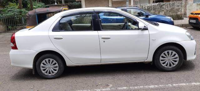 https://images10.gaadi.com/usedcar_image/3630227/original/processed_img2895908__used_car_2895908_1697723979.jpg?imwidth=6401