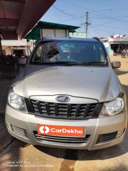 Mahindra Quanto C8 Mahindra Quanto C8