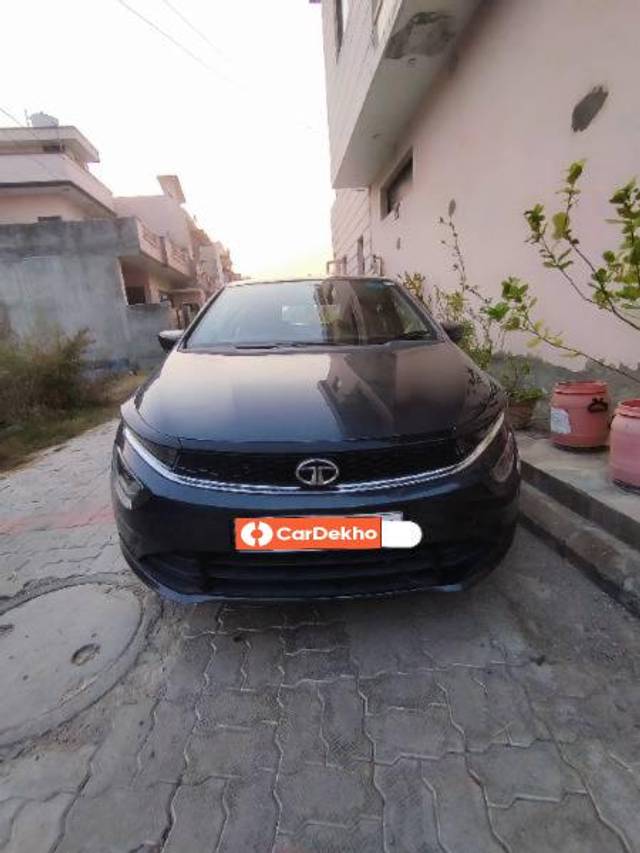 https://images10.gaadi.com/usedcar_image/3630421/original/processed_456118bd-d6d8-49fa-aa6a-fdae685f4491.jpg?imwidth=6402