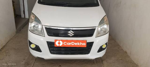 https://images10.gaadi.com/usedcar_image/3630482/original/processed_228976a3-9c8b-4730-95e3-a76451cc973a.jpg?imwidth=6400