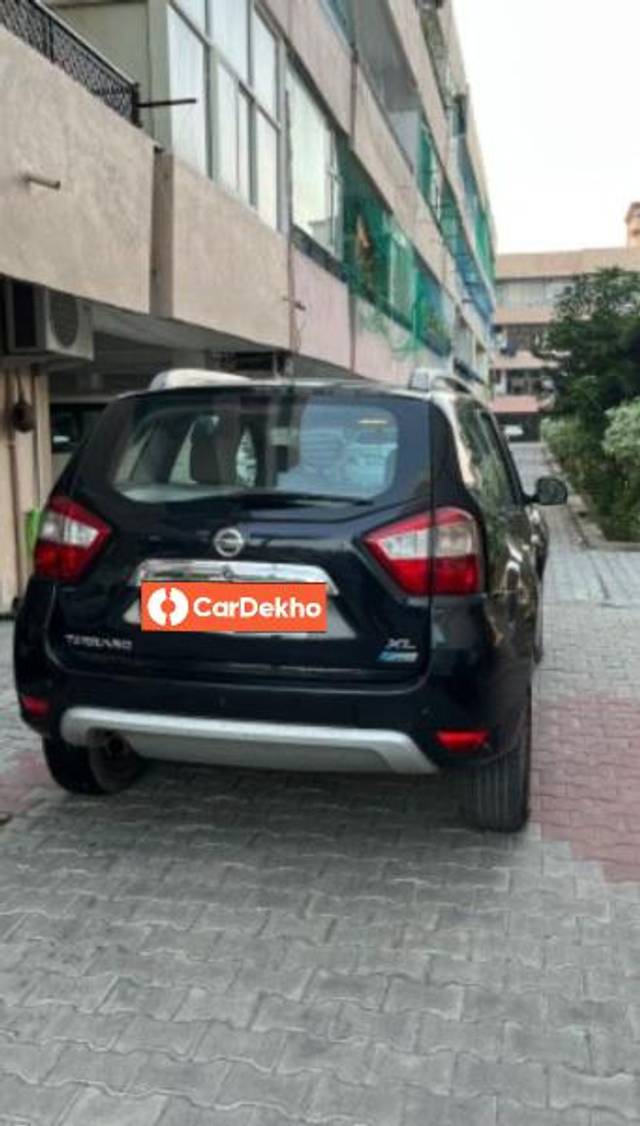 https://images10.gaadi.com/usedcar_image/3630558/original/processed_8e285333-c84a-4895-8069-4d32f30d1b9c.jpeg?imwidth=6401