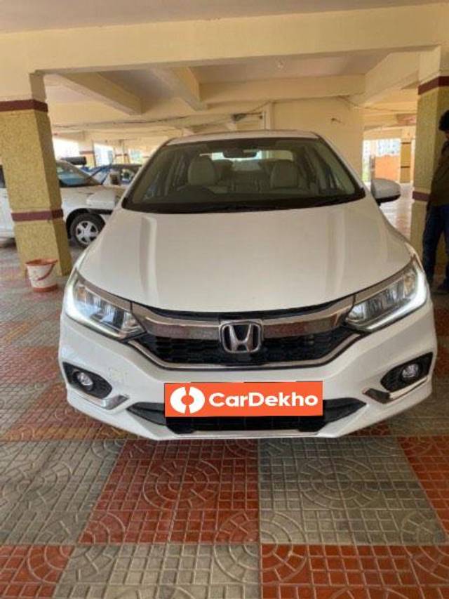 https://images10.gaadi.com/usedcar_image/3630957/original/processed_4bb4aadd-104e-4183-9a9e-0ffcf024e33d.jpeg?imwidth=6400