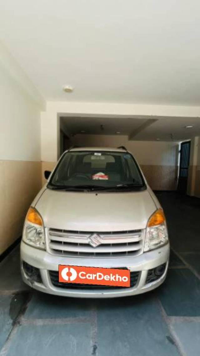 https://images10.gaadi.com/usedcar_image/3631106/original/processed_3f645464-7816-4617-ba59-04896477ce27.jpg?imwidth=6402