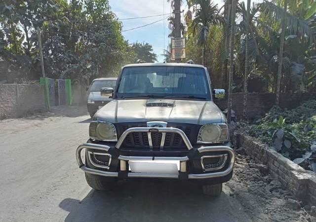 https://images10.gaadi.com/usedcar_image/3631136/original/processed_ff9c4a60-deff-4b1d-aee2-fd4e4aa358a6.jpeg?imwidth=6400