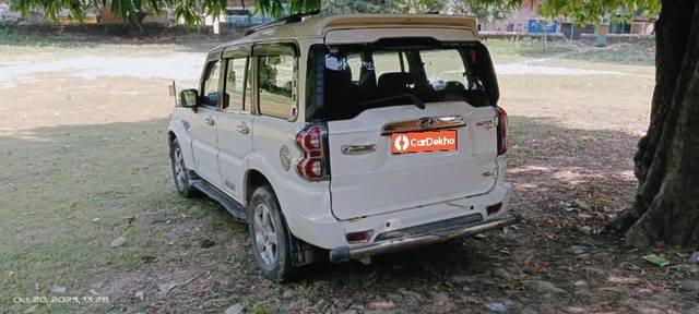 https://images10.gaadi.com/usedcar_image/3631137/original/processed_e25ae94f-2ebf-4203-b819-10c058a2f8ce.jpg?imwidth=6401