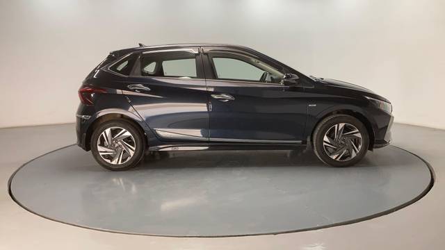 https://images10.gaadi.com/usedcar_image/3631320/original/processed_img2896507__usedcar_i3_276591697795277_1697795295.jpg?imwidth=6401