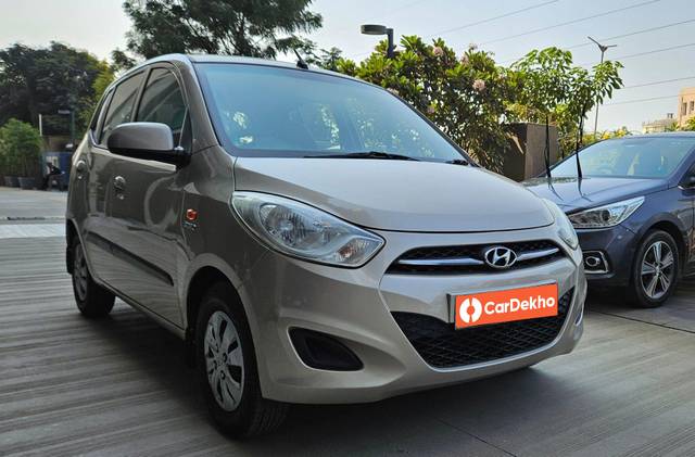 https://images10.gaadi.com/usedcar_image/3631332/original/processed_img2896515__used_car_2896515_1697795715.jpg?imwidth=6400