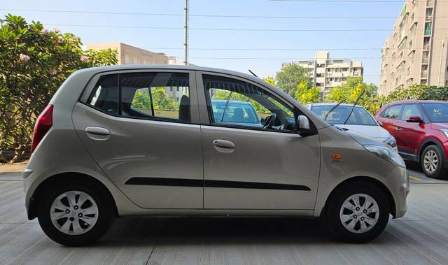 https://images10.gaadi.com/usedcar_image/3631332/original/processed_img2896515__used_car_2896515_1697795729.jpg?imwidth=6401