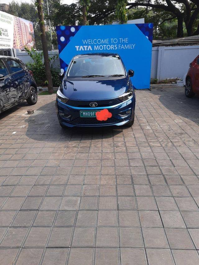 https://images10.gaadi.com/usedcar_image/3631511/original/processed_410e3c33-681b-4d87-9222-ac5ef73ad2ae.jpg?imwidth=6400
